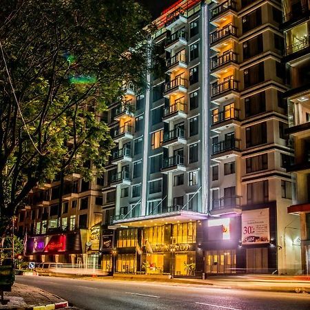Esperado Lake View Hotel Yangon Exterior photo