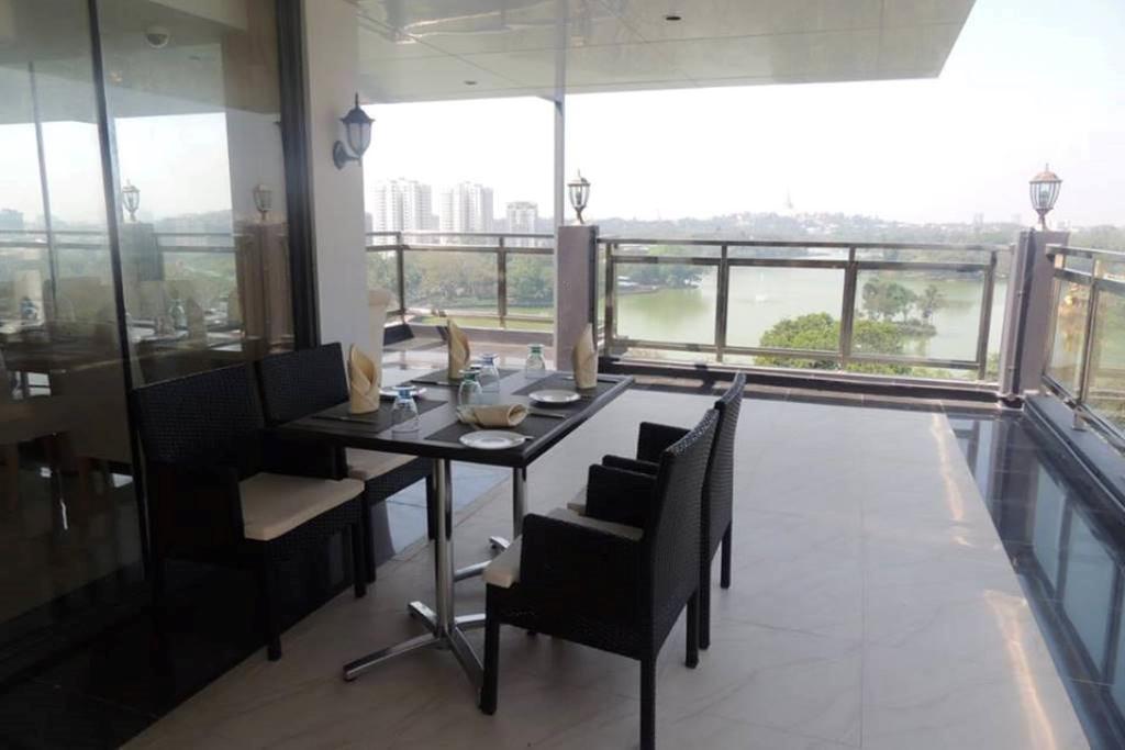 Esperado Lake View Hotel Yangon Exterior photo