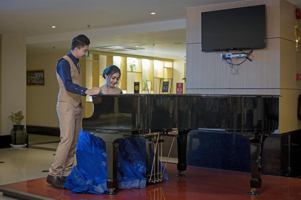 Esperado Lake View Hotel Yangon Exterior photo