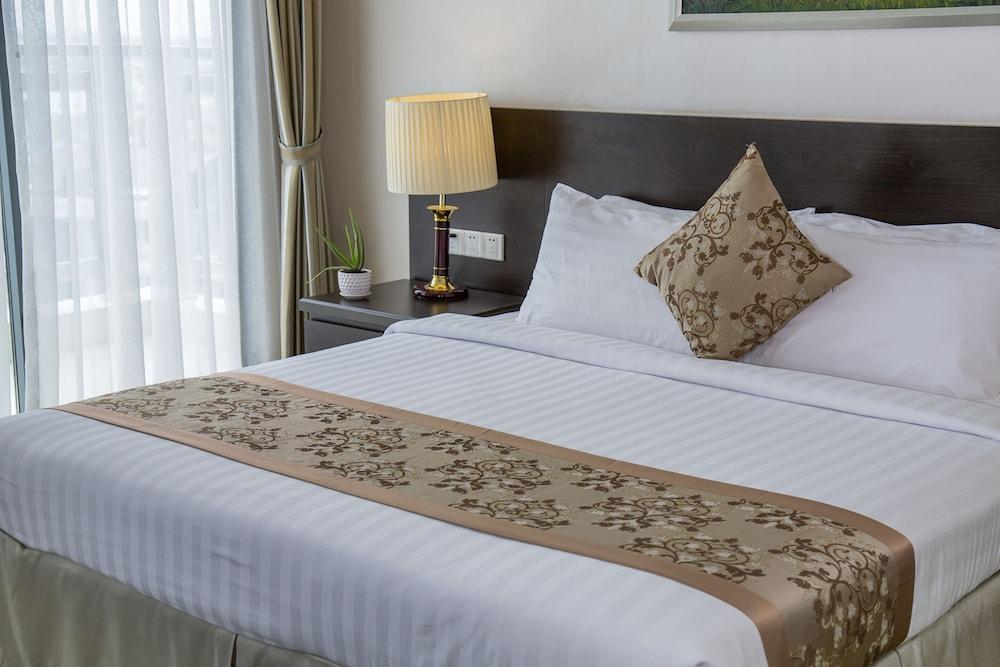 Esperado Lake View Hotel Yangon Exterior photo