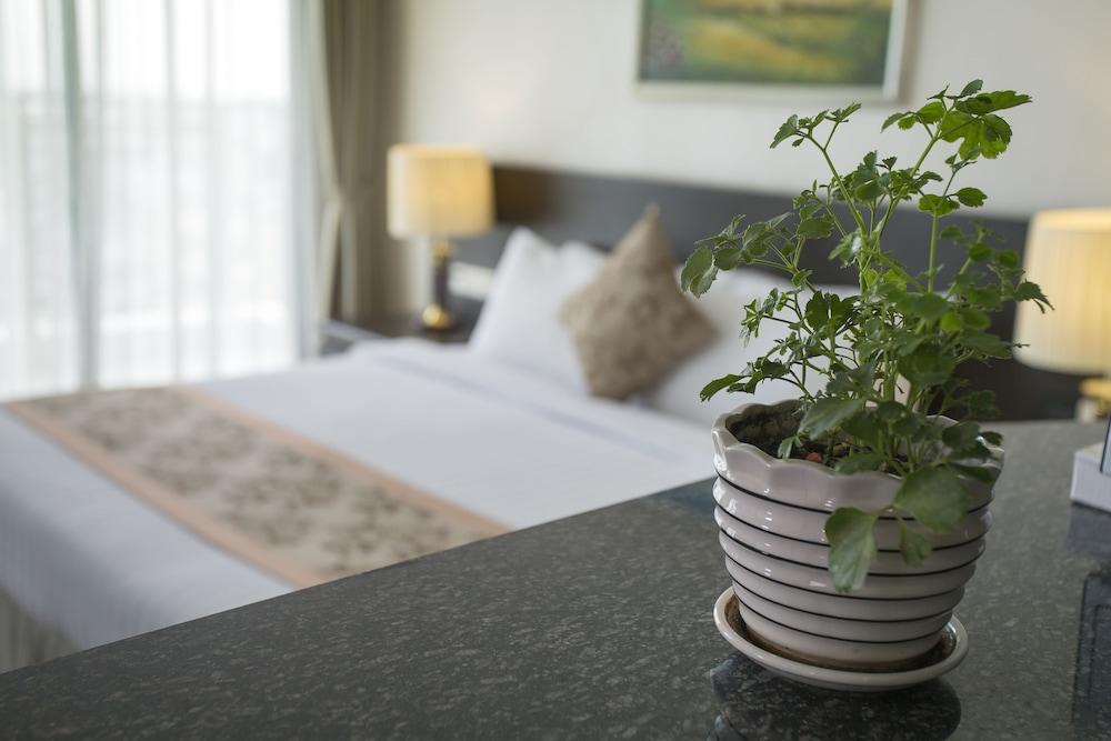 Esperado Lake View Hotel Yangon Exterior photo