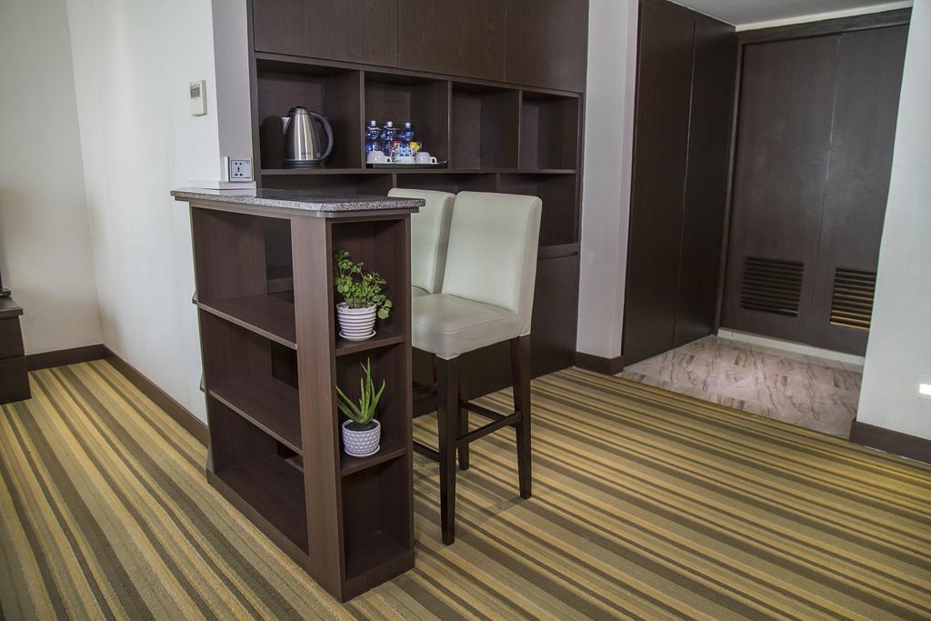 Esperado Lake View Hotel Yangon Exterior photo