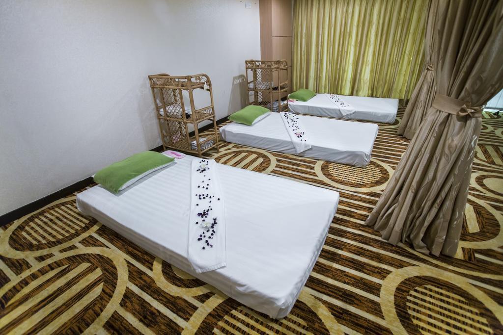 Esperado Lake View Hotel Yangon Exterior photo