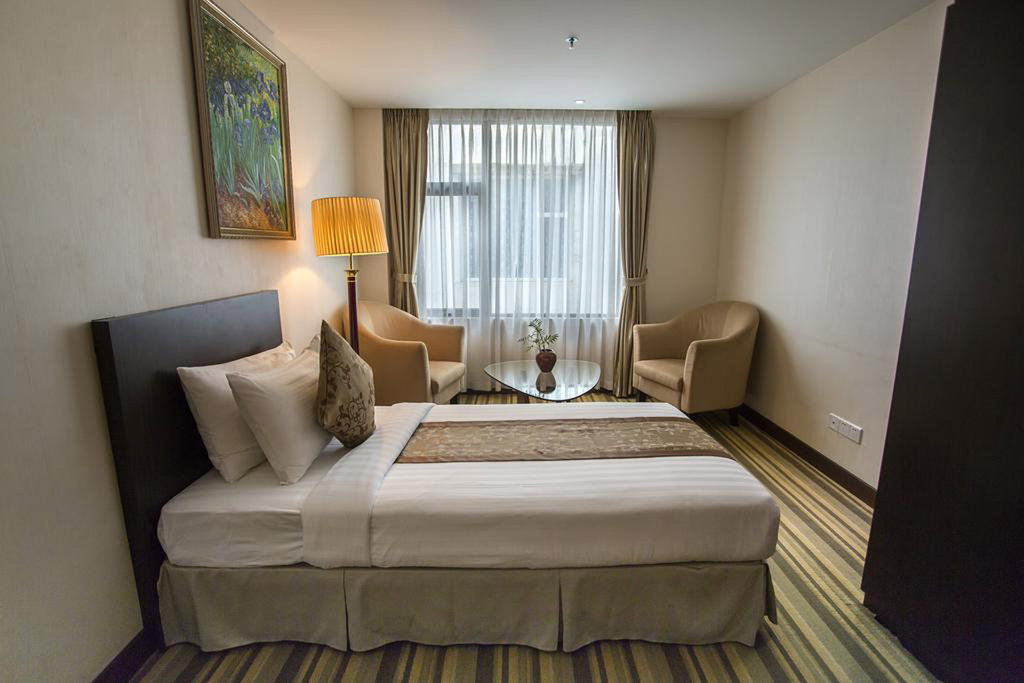 Esperado Lake View Hotel Yangon Exterior photo