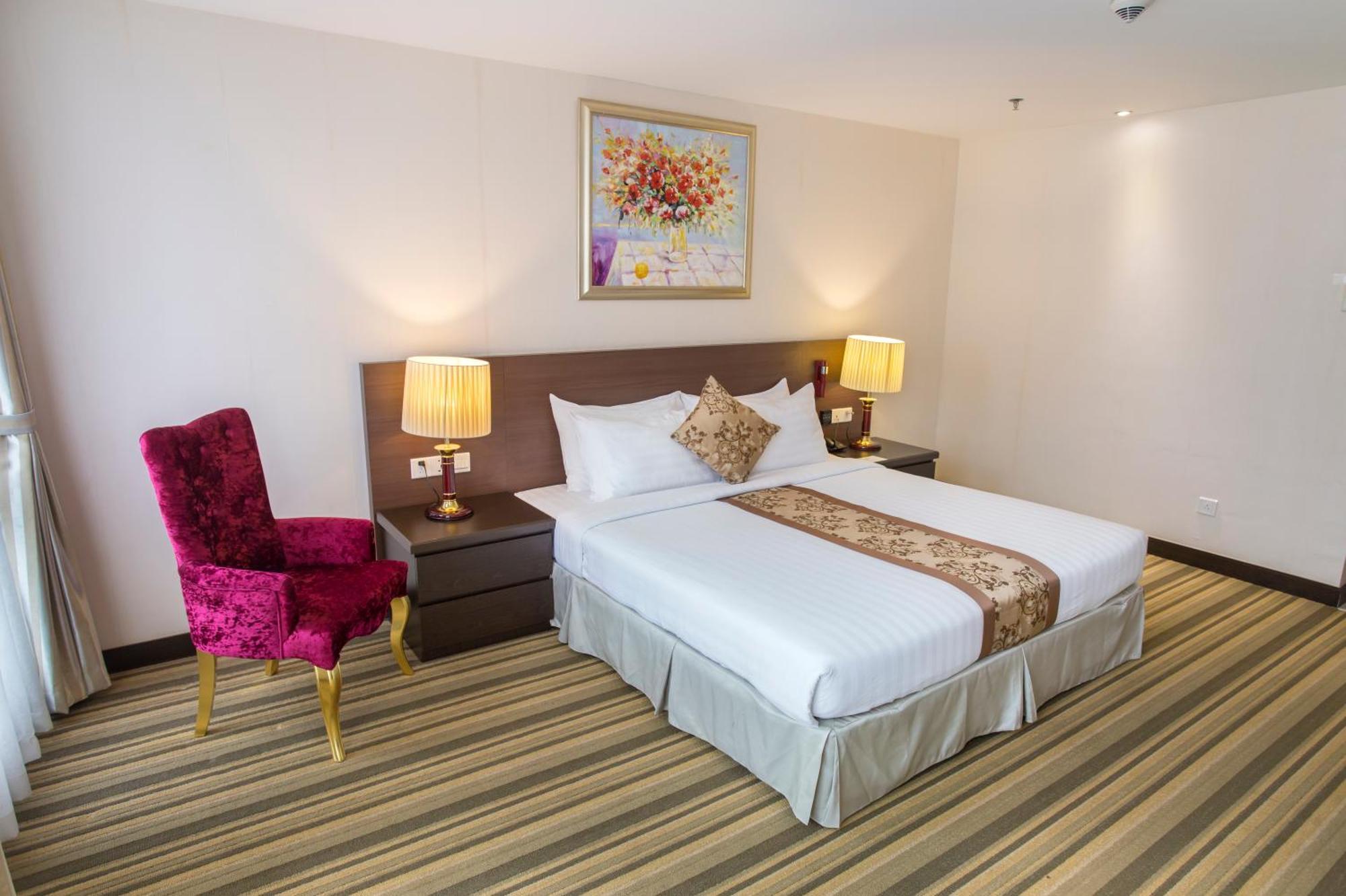 Esperado Lake View Hotel Yangon Exterior photo